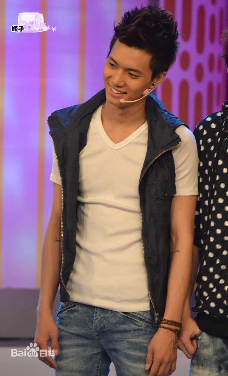 金恩圣(英文：Tanas 韩文：)2011年肆月活动前后照片