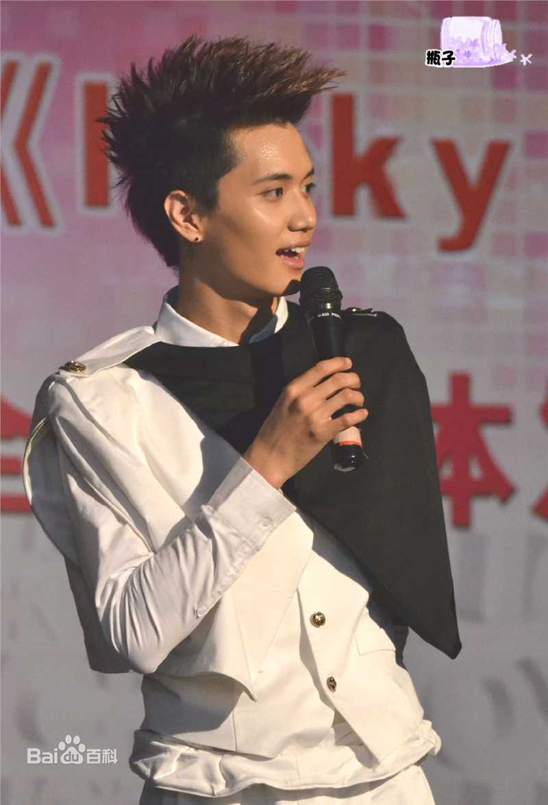 金恩圣(英文：Tanas 韩文：)2011年肆月活动前后照片