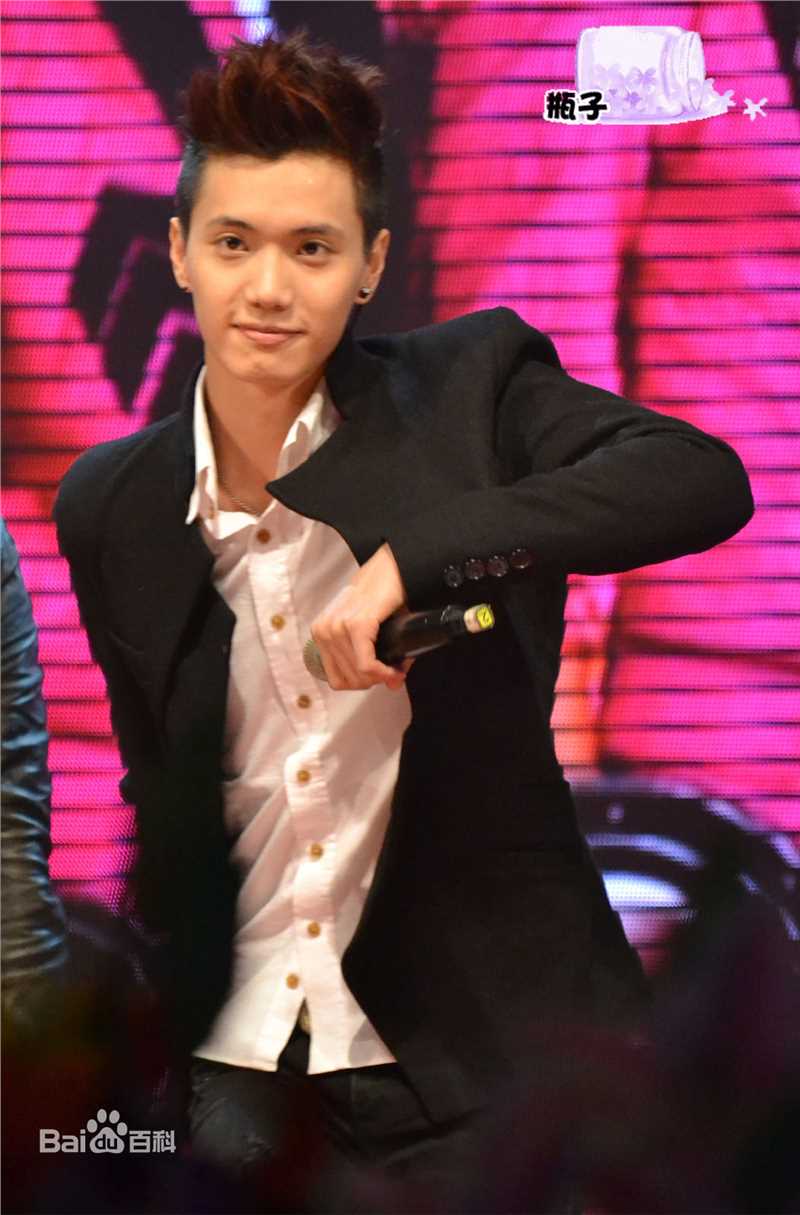 金恩圣(英文：Tanas 韩文：)2011年肆月活动前后照片