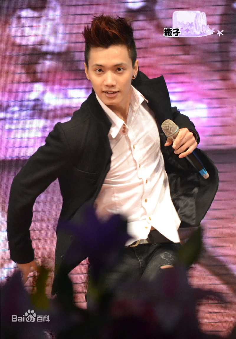 金恩圣(英文：Tanas 韩文：)2011年肆月活动前后照片