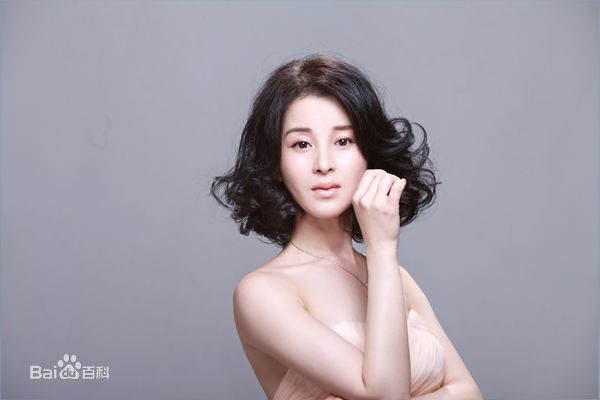 吴岚演员的百变造型素颜照壁纸