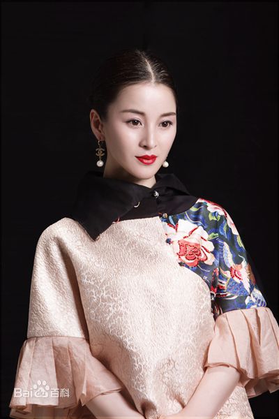 吴岚演员的百变造型素颜照壁纸