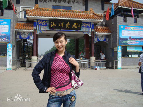 曲栅栅(QuShanshan)生活照性感图片图集