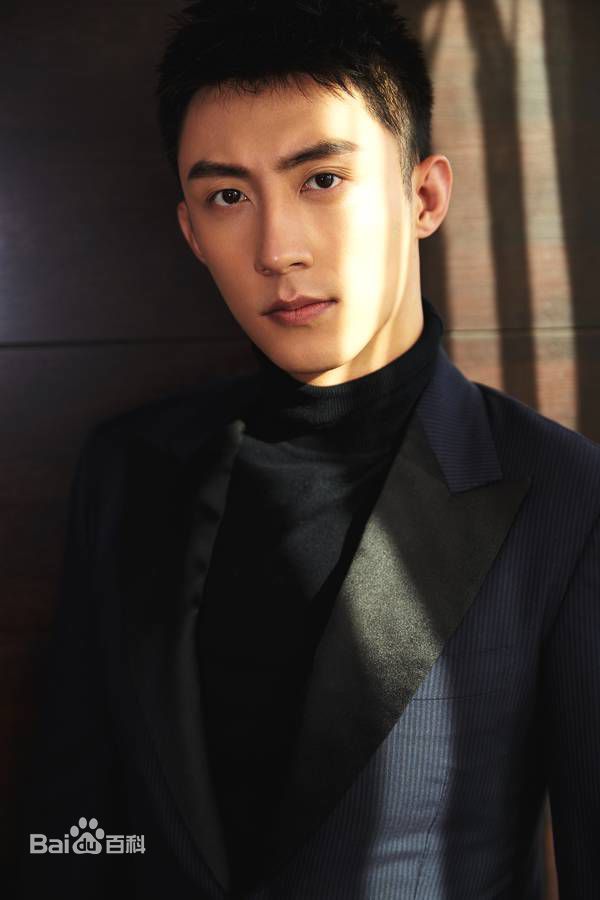 黄景瑜(Johnny)第八届牛耳奖互联网年度文娱人物前后照片