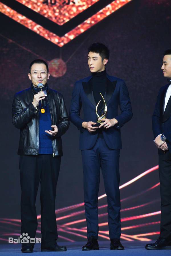 黄景瑜(Johnny)第八届牛耳奖互联网年度文娱人物前后照片