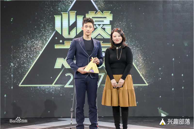 黄景瑜(Johnny)兴趣部落心赏之夜年度心赏最具商业价值演员前后照片