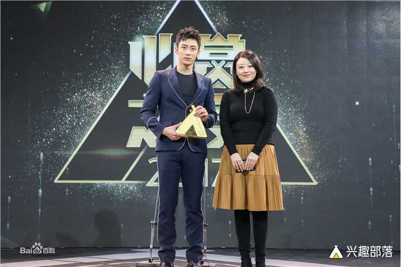 黄景瑜(Johnny)兴趣部落心赏之夜年度心赏最具商业价值演员前后照片