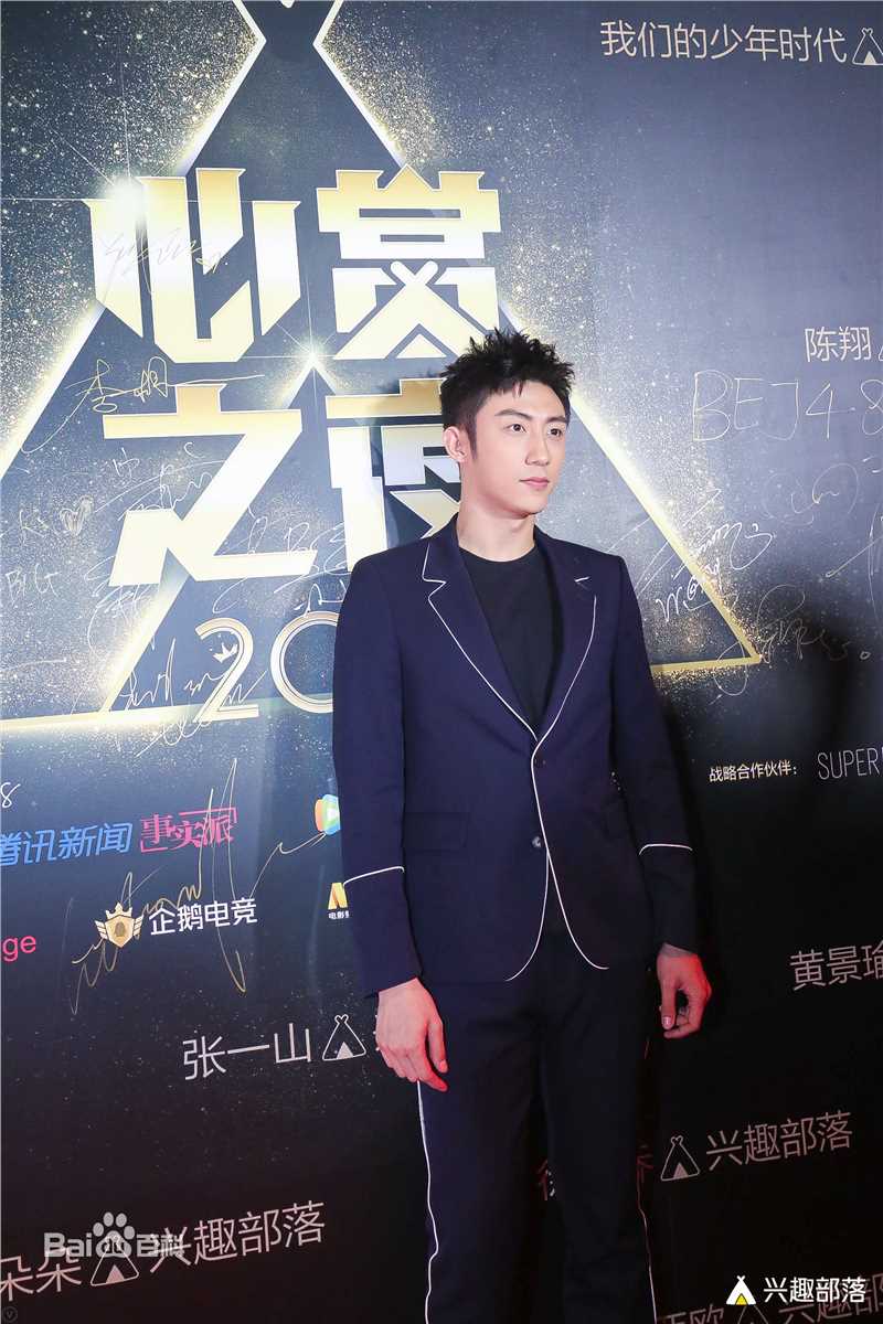 黄景瑜(Johnny)兴趣部落心赏之夜年度心赏最具商业价值演员前后照片