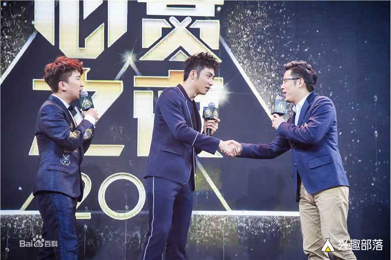 黄景瑜(Johnny)兴趣部落心赏之夜年度心赏最具商业价值演员前后照片