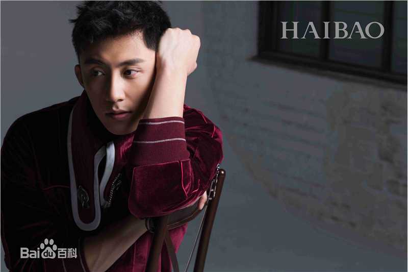 黄景瑜(Johnny)《最新海报时尚网》壁纸