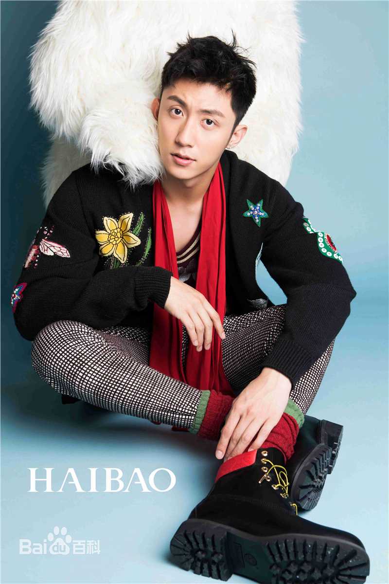 黄景瑜(Johnny)《最新海报时尚网》壁纸