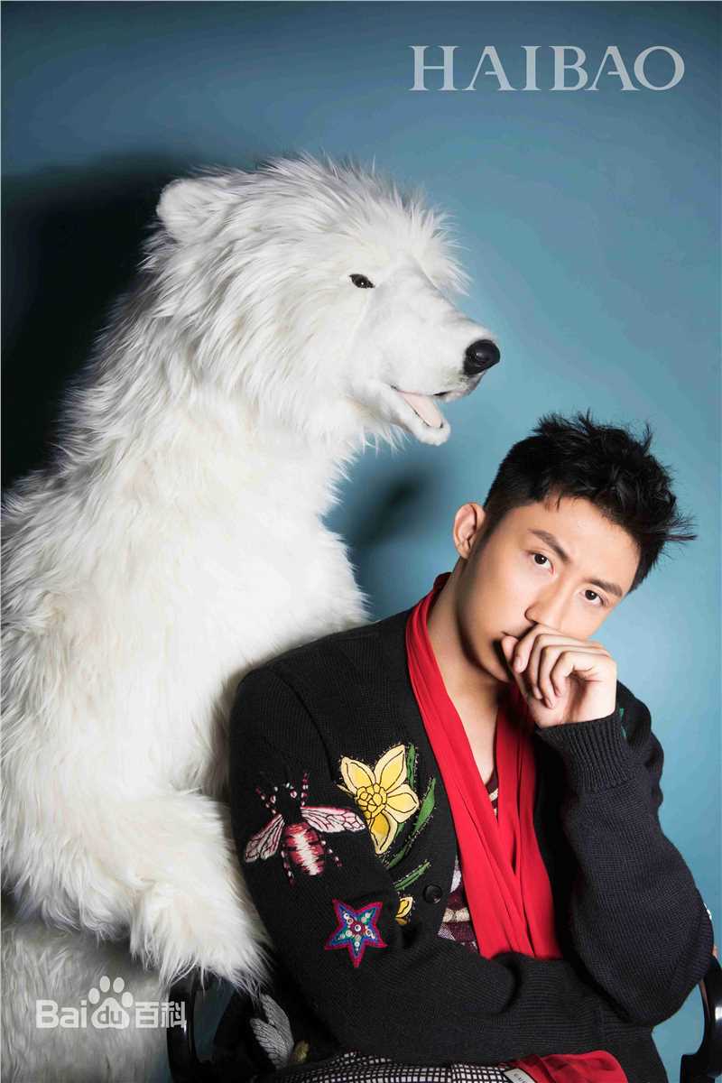 黄景瑜(Johnny)《最新海报时尚网》壁纸