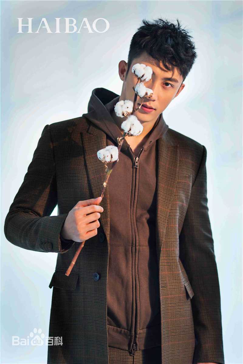 黄景瑜(Johnny)《最新海报时尚网》壁纸