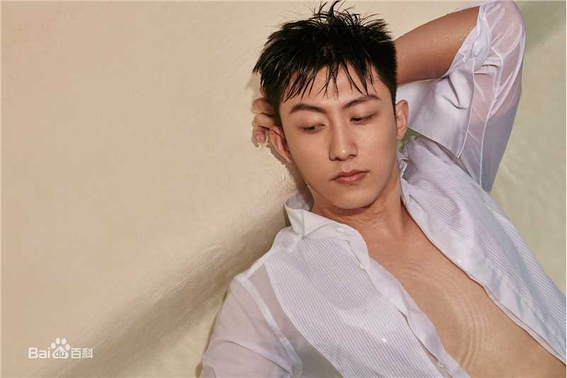 黄景瑜(Johnny)高清《泽海鲸鱼》图集