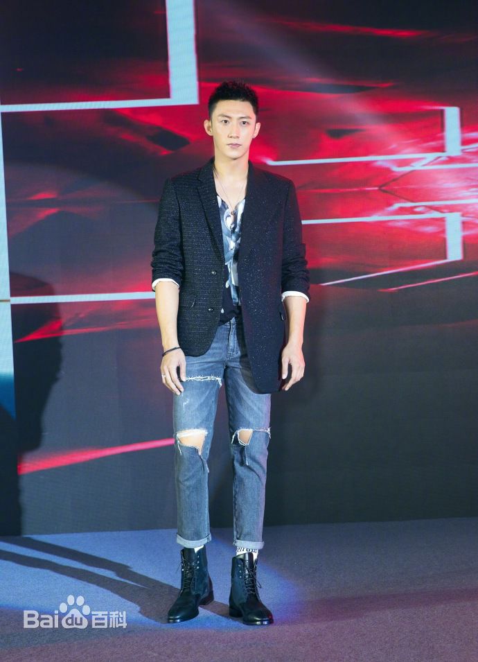 黄景瑜(Johnny)出席活动图片图册