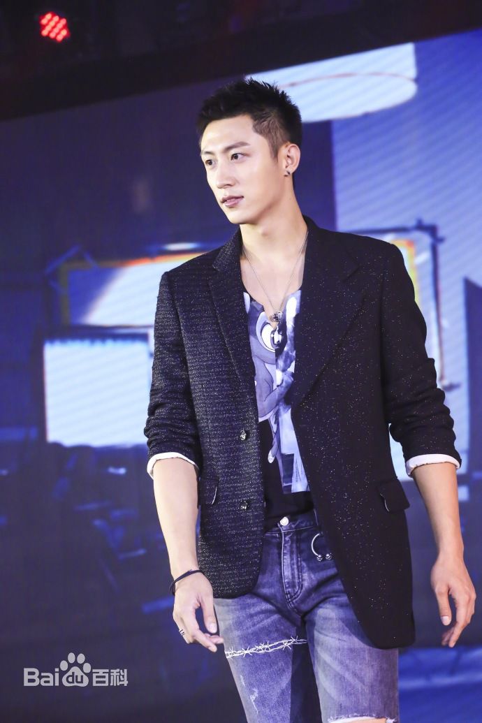 黄景瑜(Johnny)出席活动图片图册