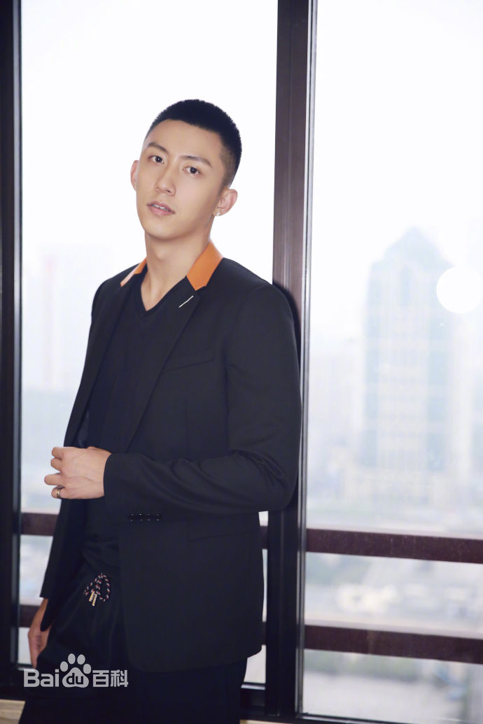 黄景瑜(Johnny)出席活动图片图册