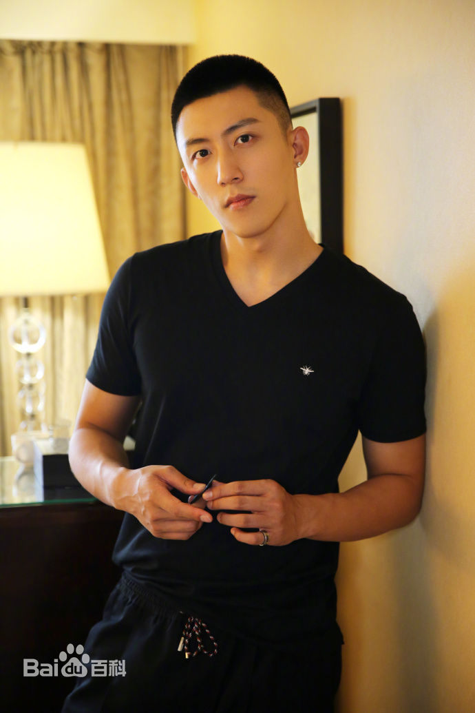 黄景瑜(Johnny)出席活动图片图册