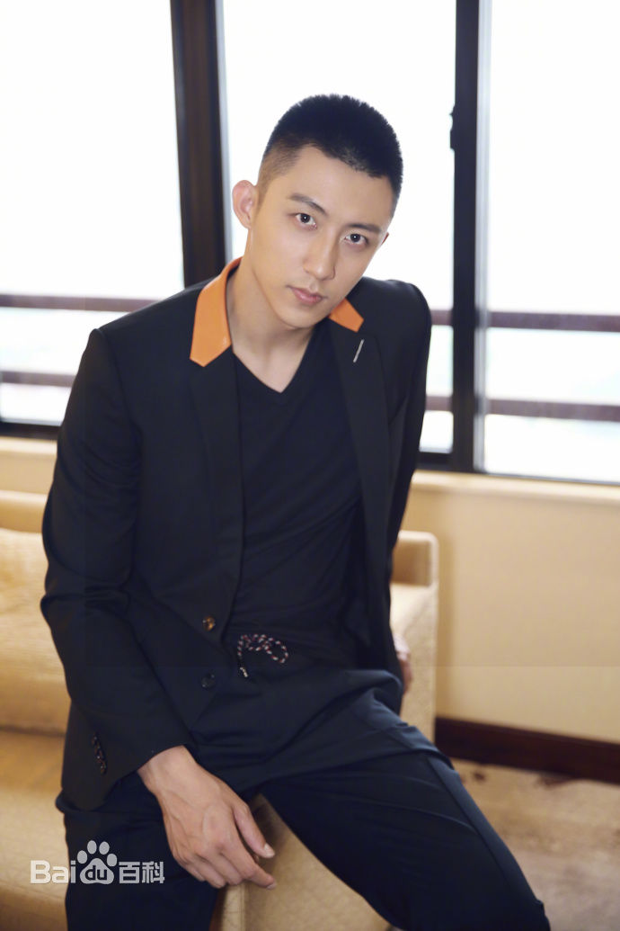 黄景瑜(Johnny)出席活动图片图册