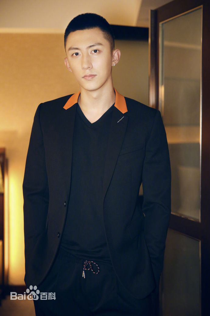 黄景瑜(Johnny)出席活动图片图册