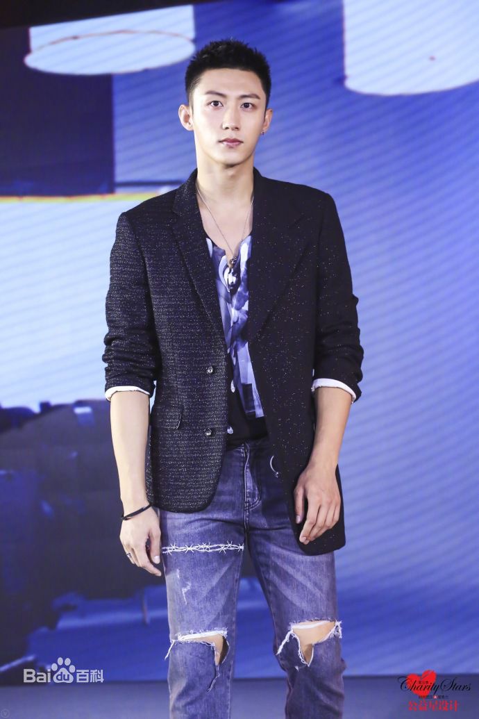 黄景瑜(Johnny)出席活动图片图册