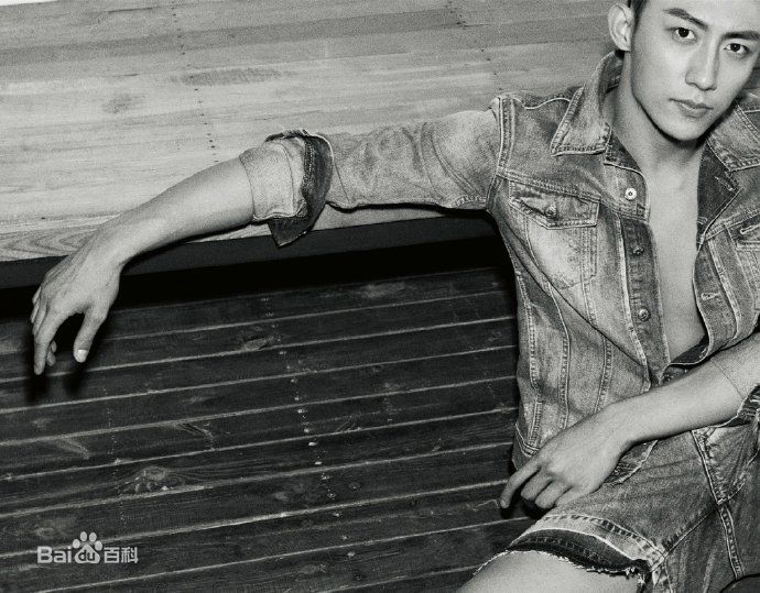 最全黄景瑜(Johnny)在《精品购物指南》中的壁纸