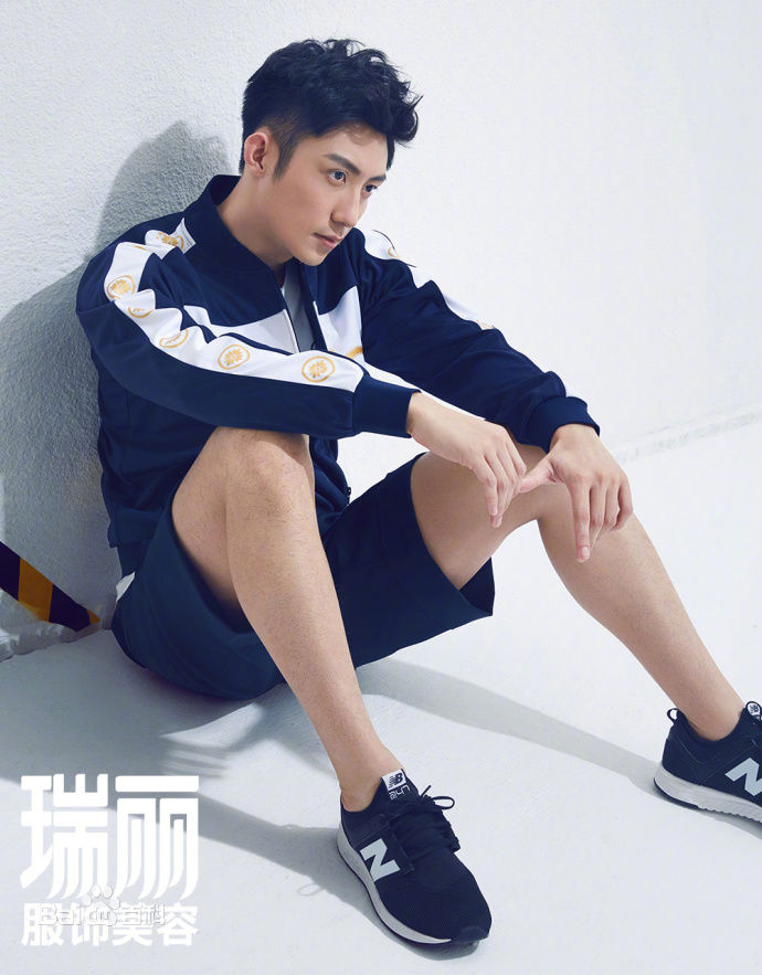 精选黄景瑜(Johnny)在《瑞丽服饰美容》中的图册