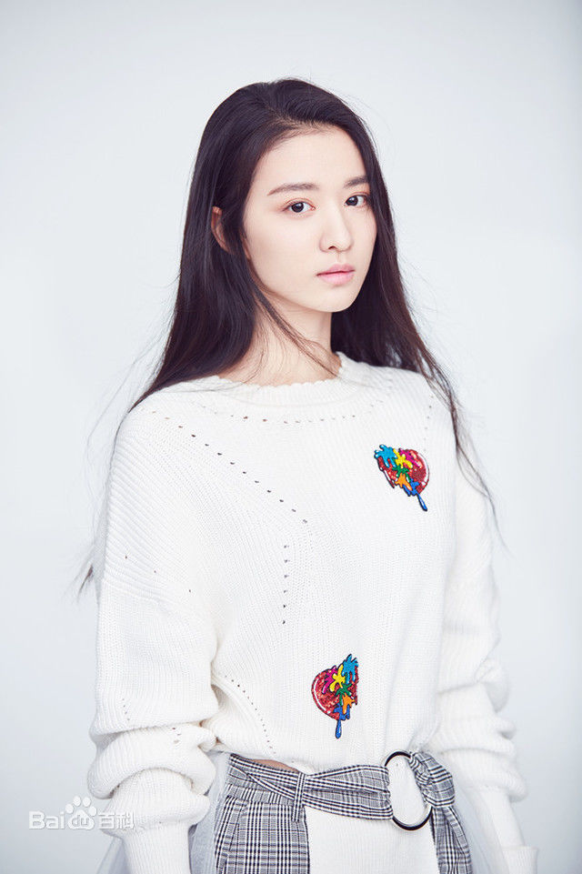 王楚然最新  率性自然壁纸