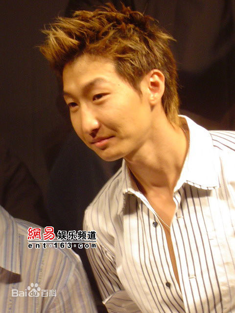 洪天祥出席某活动照片图册1图册