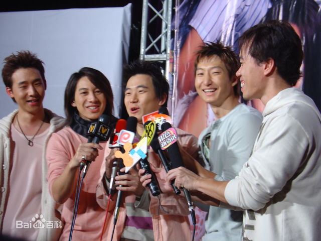 洪天祥出席某活动照片图册1图册