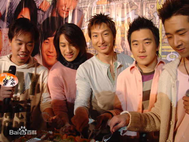 洪天祥出席某活动照片图册1图册