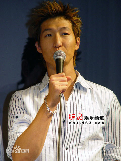 洪天祥出席某活动照片图册1图册