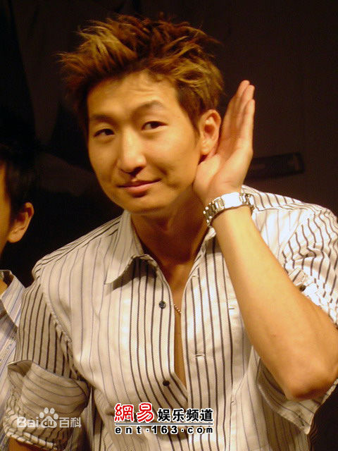 洪天祥出席某活动照片图册1图册