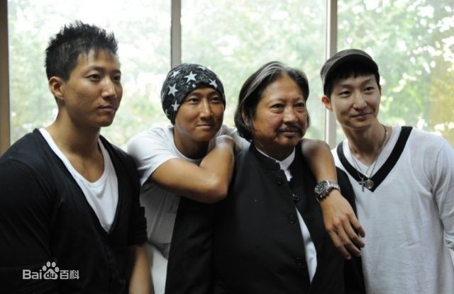 洪天祥出席某活动照片图册1图册