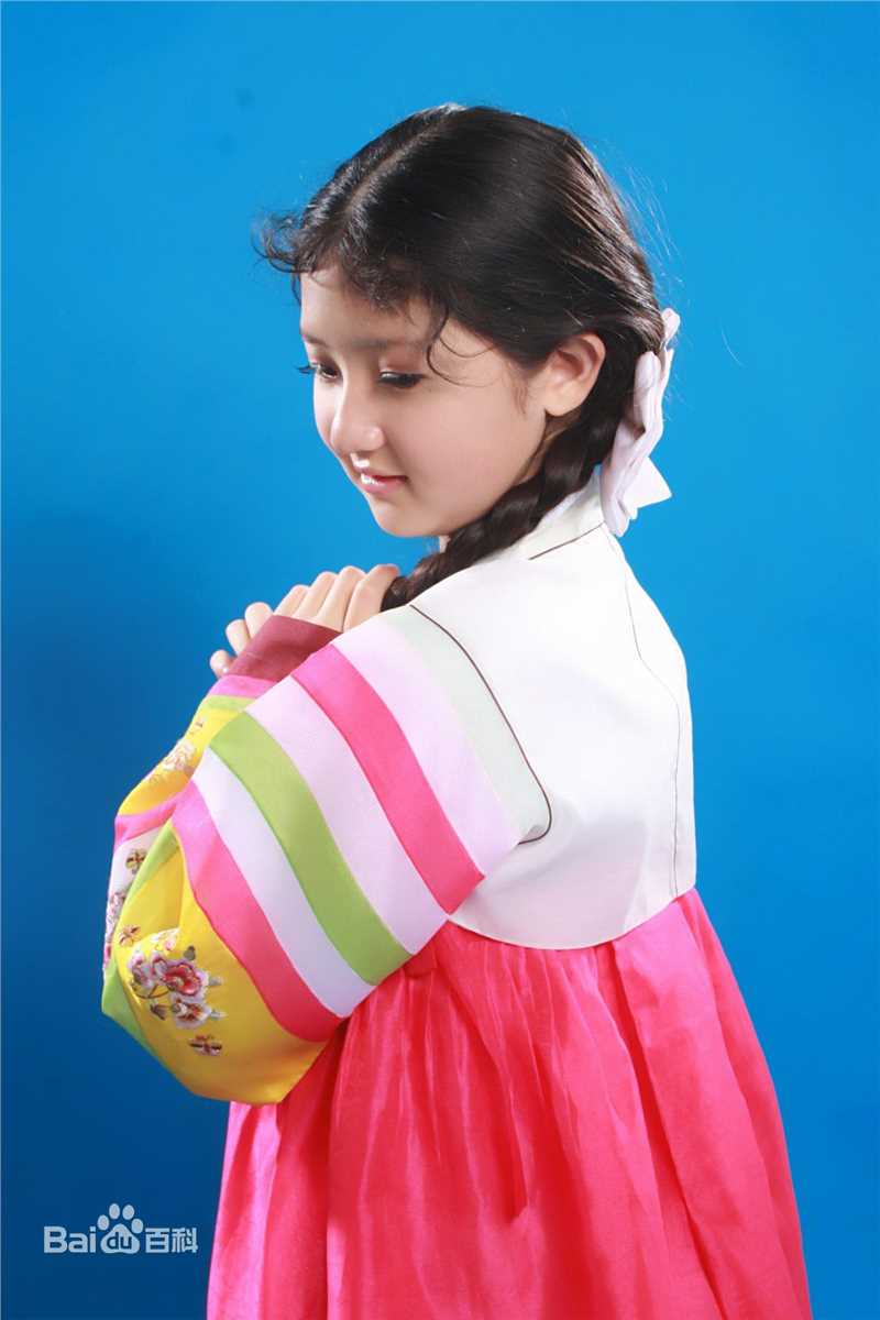 方圆(Fiona Fang)童年艺术照前后照片