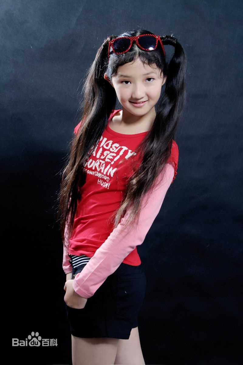 方圆(Fiona Fang)童年艺术照前后照片