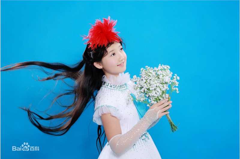 方圆(Fiona Fang)童年艺术照前后照片