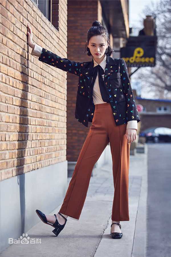 黄灿灿街拍图册