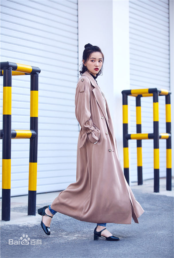 黄灿灿街拍图册