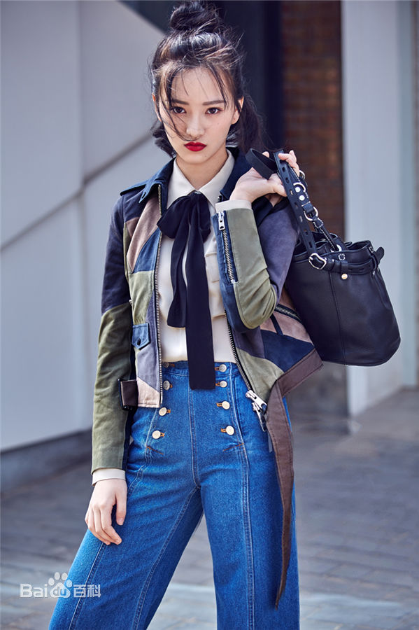 黄灿灿街拍图册