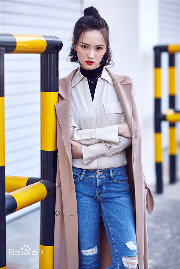 黄灿灿街拍图册