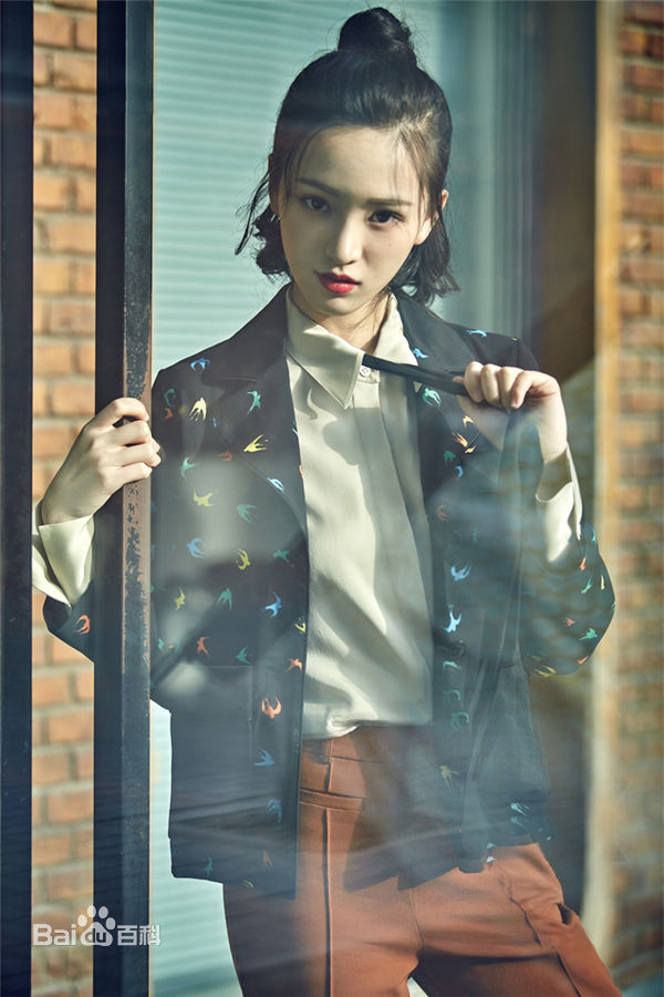 黄灿灿街拍图册