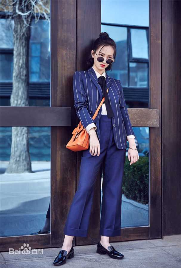 黄灿灿街拍图册