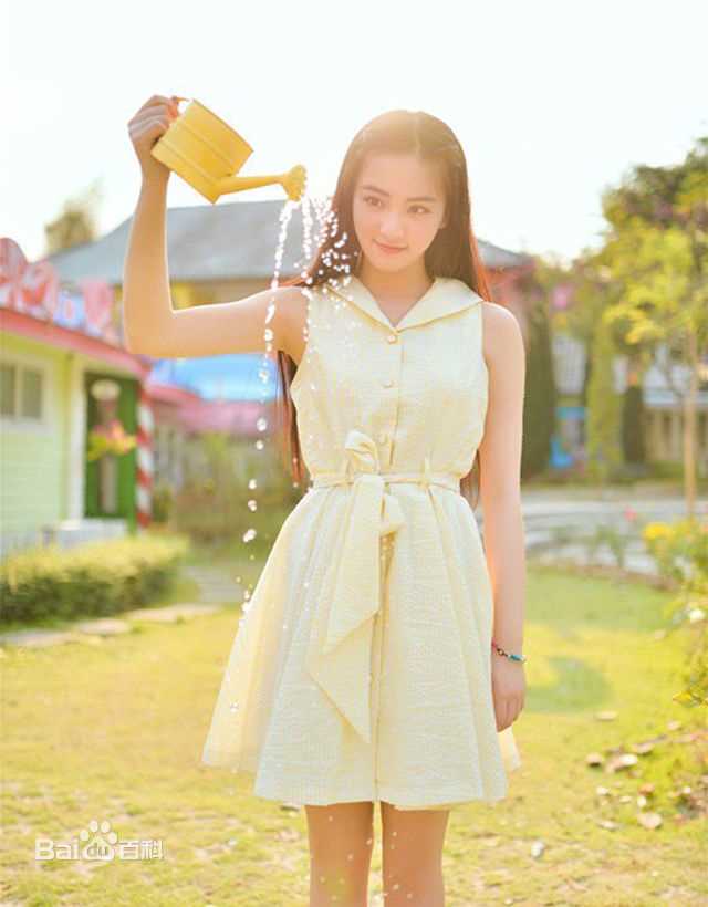 最新黄灿灿性感图片