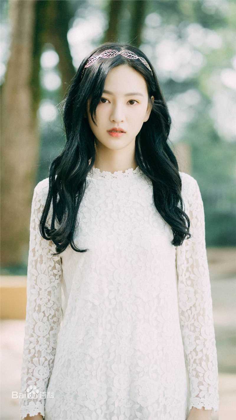 最新黄灿灿性感图片