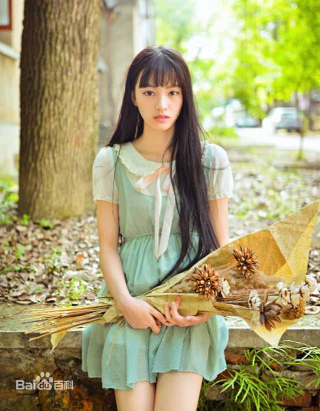 最新黄灿灿性感图片