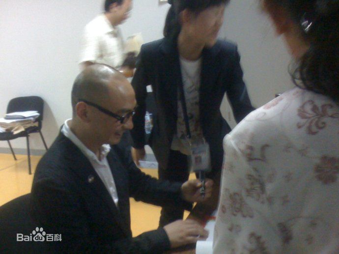 仲衡颁奖和签售相册性感图片图集