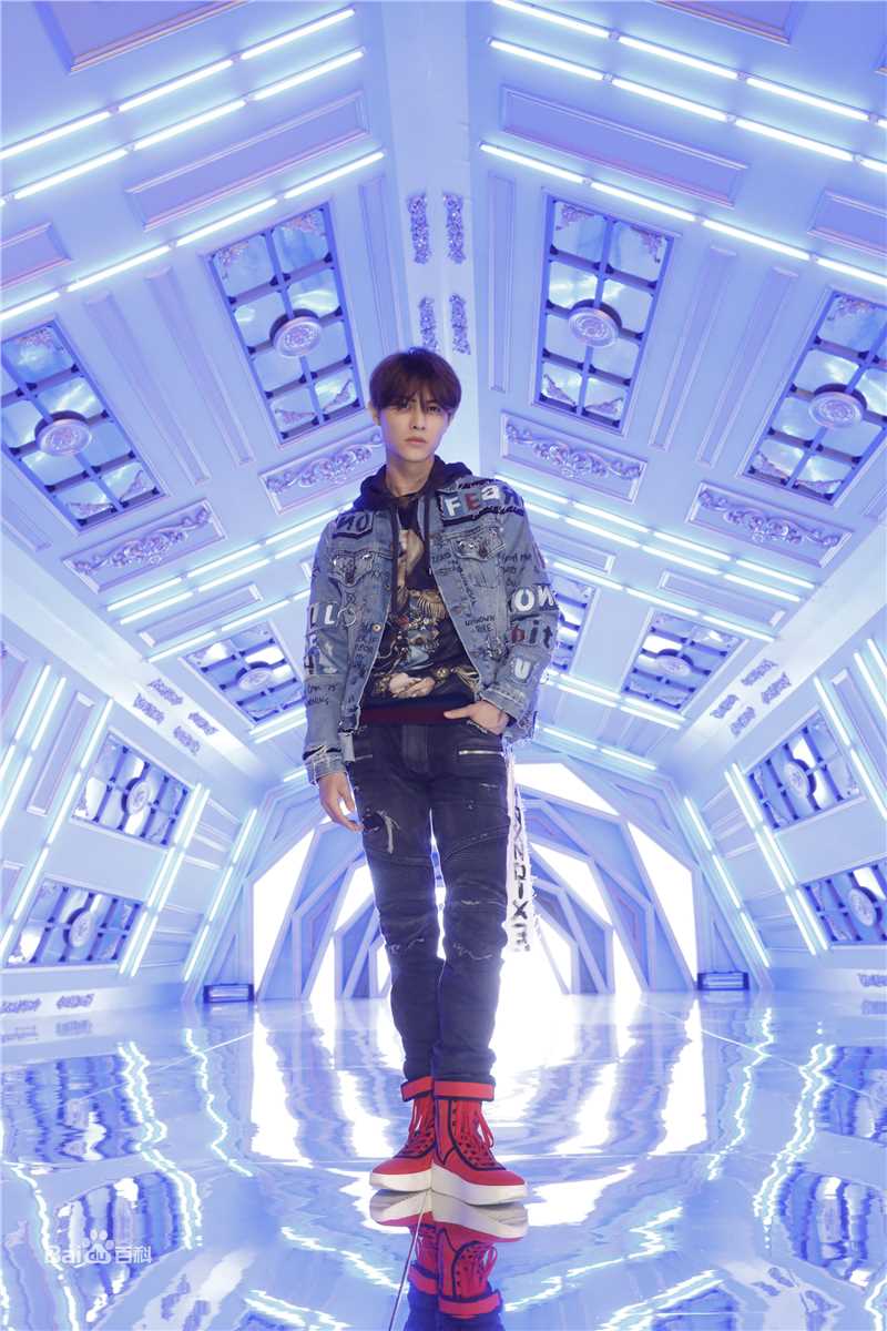 高清邱胜翊(Prince)在EP《Attention！》中的图集