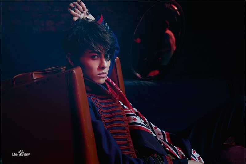 高清邱胜翊(Prince)在EP《Attention！》中的图集