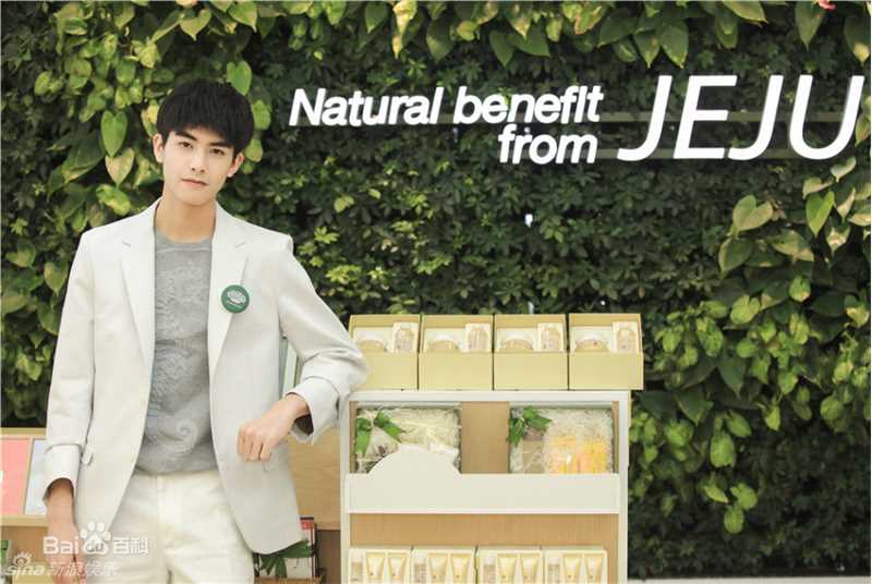 宋威龙(Song Weilong)出席公益骑行活动前后照片